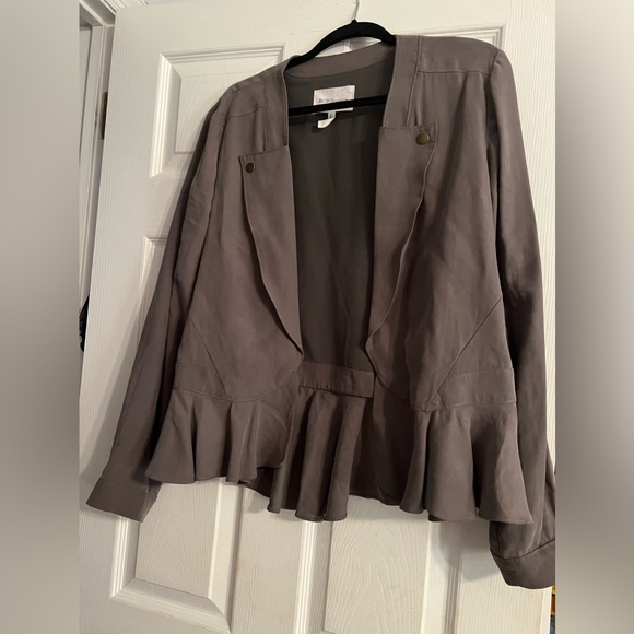 BCBGeneration kaki jacket. Flounce bottom very cute size Large. - Picture 1 of 9